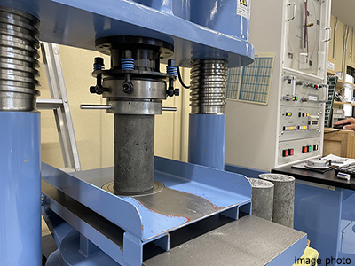 圧縮強度試験｜ザ・パークハウス三田タワー